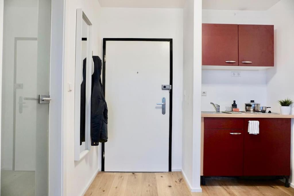 Neu Modernes Apartment In Top Lage, Free Parking Max 1,65M Hoehe Und 1,8M Breite Karlsruhe Exterior foto
