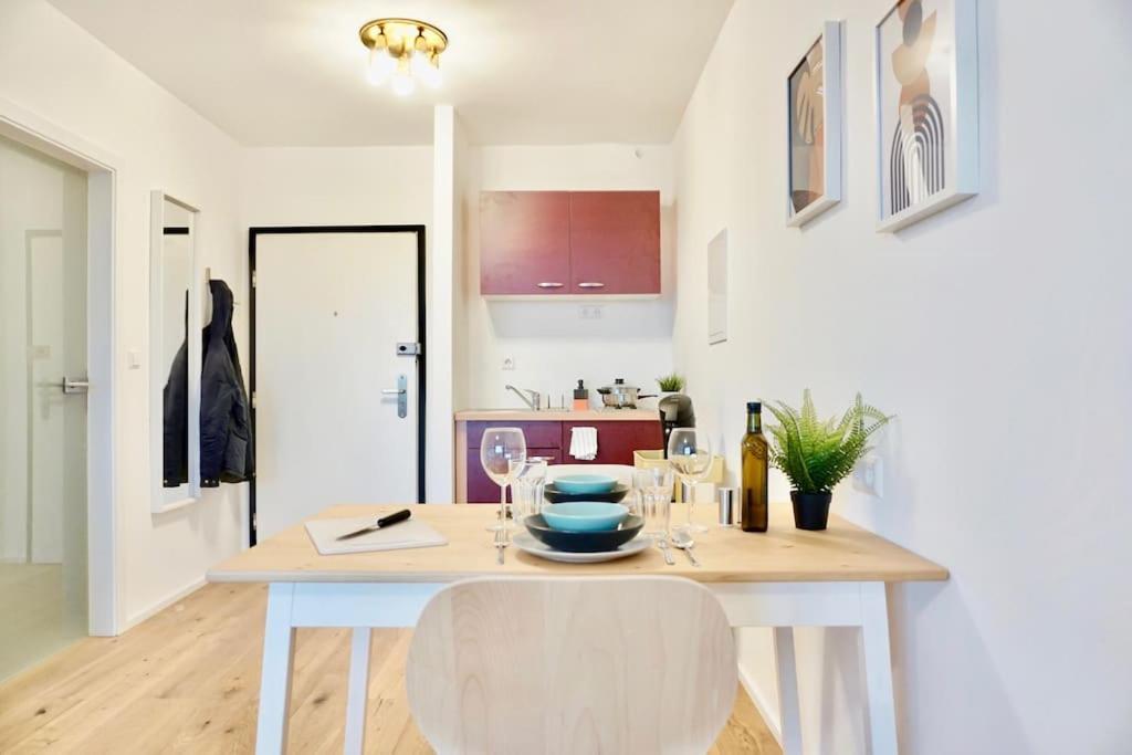 Neu Modernes Apartment In Top Lage, Free Parking Max 1,65M Hoehe Und 1,8M Breite Karlsruhe Exterior foto