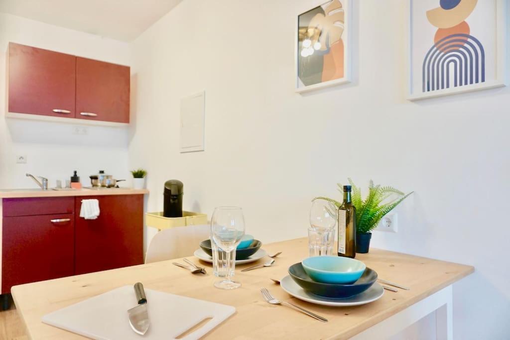 Neu Modernes Apartment In Top Lage, Free Parking Max 1,65M Hoehe Und 1,8M Breite Karlsruhe Exterior foto