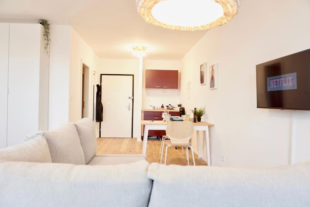 Neu Modernes Apartment In Top Lage, Free Parking Max 1,65M Hoehe Und 1,8M Breite Karlsruhe Exterior foto