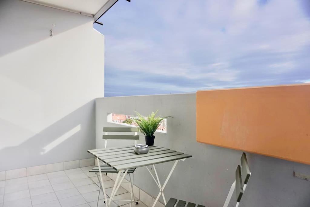 Neu Modernes Apartment In Top Lage, Free Parking Max 1,65M Hoehe Und 1,8M Breite Karlsruhe Exterior foto
